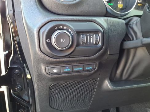 Used 2022 Jeep Wrangler Unlimited Rubicon 4xe w/ Cold Weather Group AWD/4WD image 11