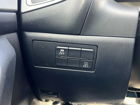 Used 2018 MAZDA MAZDA3 Touring image 30