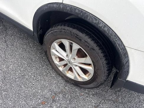 Used 2016 Nissan Rogue SV AWD/4WD image 14