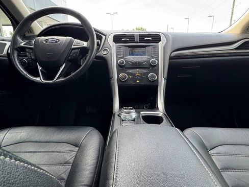 Used 2017 Ford Fusion SE FWD image 14