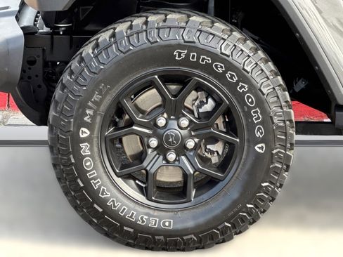 Used 2025 Jeep Gladiator Sport AWD/4WD image 11