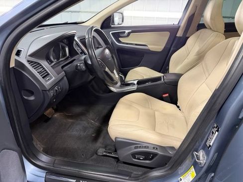 Used 2017 Volvo XC60 T6 Dynamic w/ Preferred Option Package AWD/4WD image 7