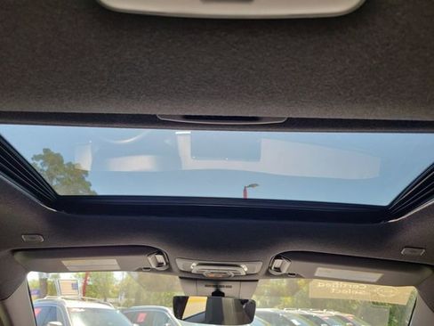 Used 2025 Toyota Corolla Cross AWD Hybrid w/ Convenience Package image 17