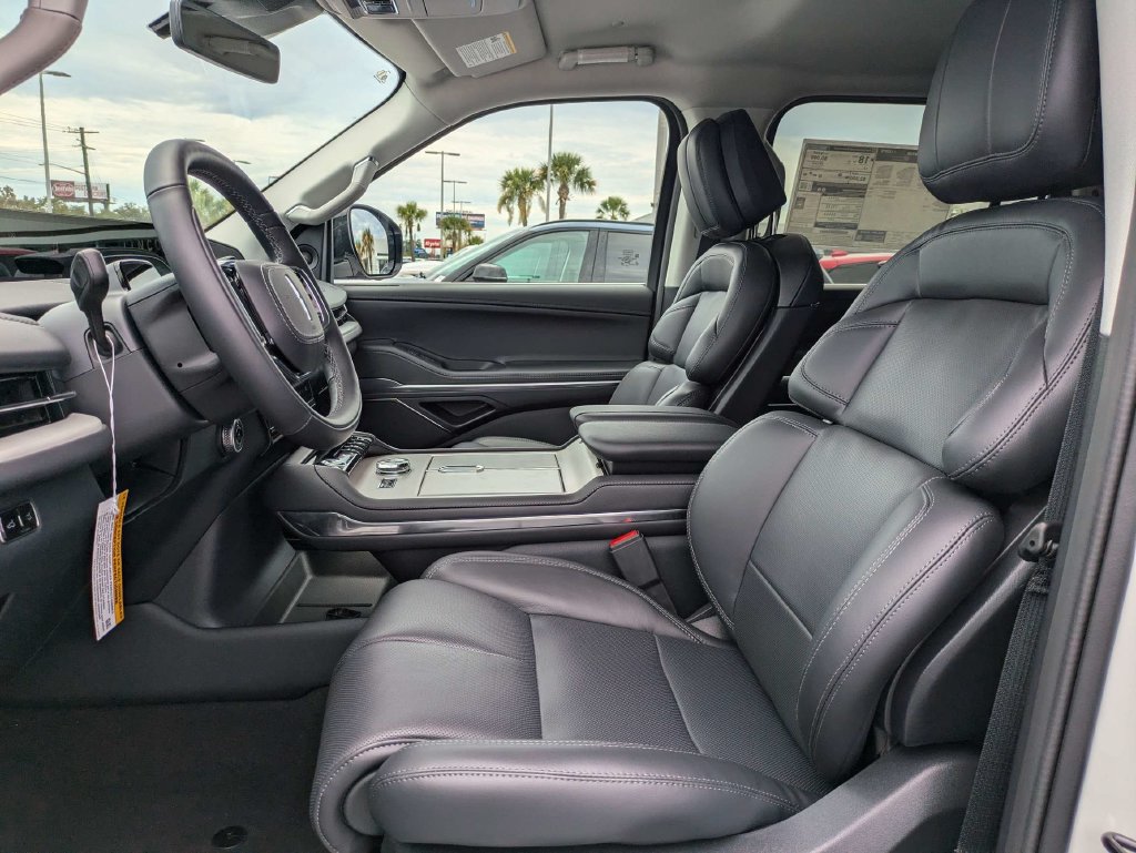 New 2027 Lincoln Navigator Premiere RWD image 21