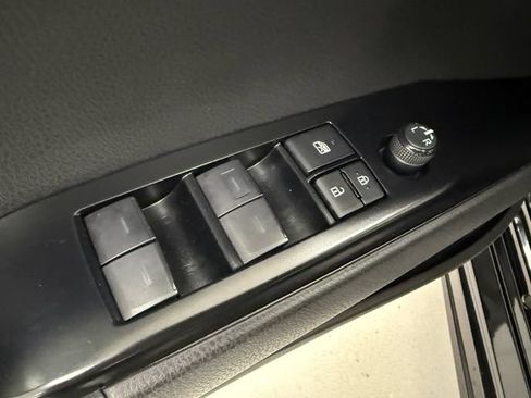Used 2025 Toyota Camry SE FWD image 29