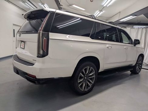 Used 2022 Cadillac Escalade ESV Sport RWD image 3