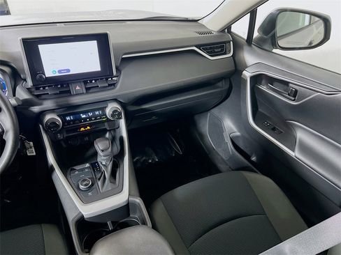 Certified 2023 Toyota RAV4 LE image 21