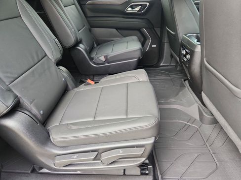 Used 2024 Chevrolet Suburban LT w/ LT Signature Package RWD image 27