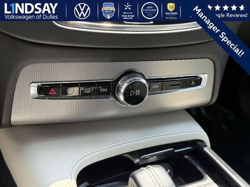 Used 2022 Volvo XC90 T8 R-Design w/ Advanced Package image 18