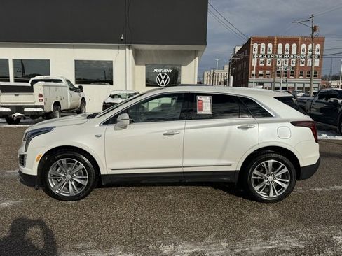 Used 2025 Cadillac XT5 Premium Luxury image 2