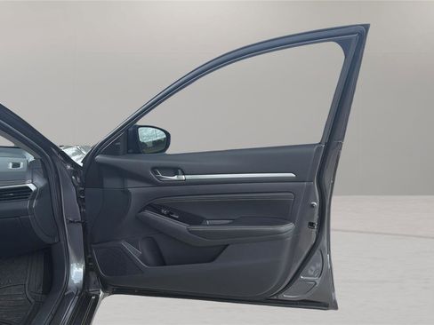 Used 2023 Nissan Altima 2.5 SV w/ SV Premium Package image 18