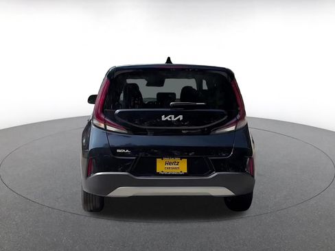 Used 2025 Kia Soul LX w/ LX Technology Package FWD image 12