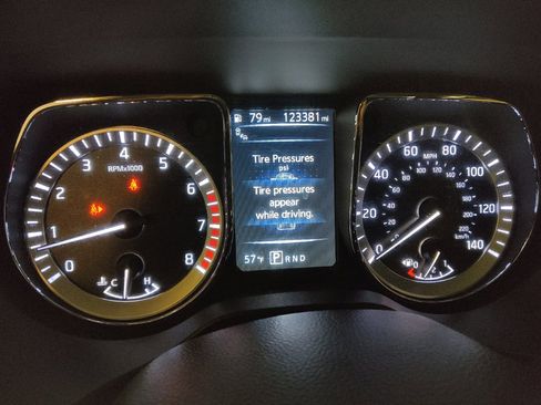 Used 2016 Nissan Titan SL RWD image 23