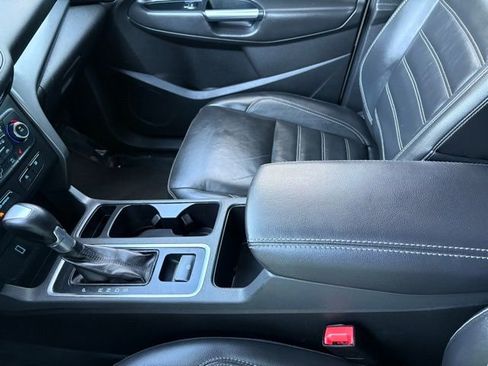 Used 2017 Ford Escape SE w/ SE Leather Comfort Package image 18