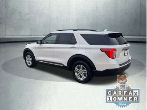 Used 2023 Ford Explorer XLT image 4