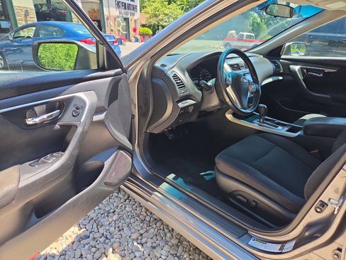 Used 2014 Nissan Altima 2.5 SV FWD image 13