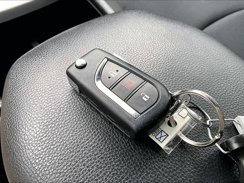 Used 2025 Toyota RAV4 LE AWD/4WD image 11