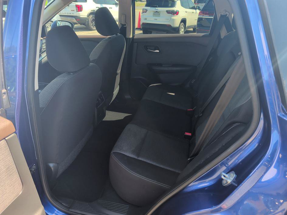 Used 2023 Nissan Rogue SV FWD image 9