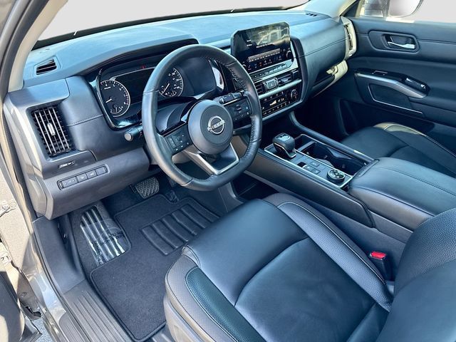 Used 2023 Nissan Pathfinder SL AWD/4WD image 9