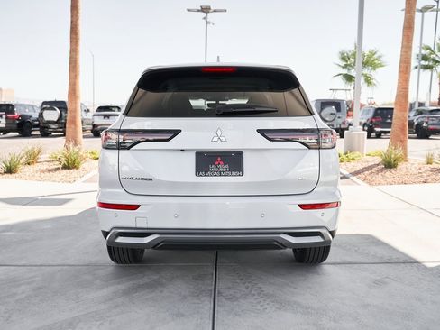 New 2025 Mitsubishi Outlander SE image 7