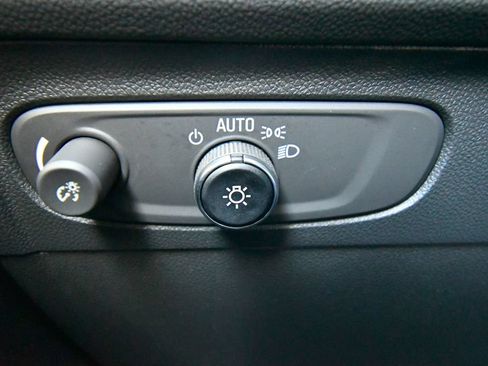 Used 2023 Buick Envision Essence AWD/4WD image 21