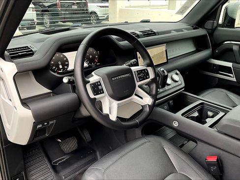 Used 2024 Land Rover Defender 110 SE image 15