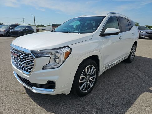 Used 2024 GMC Terrain Denali w/ Denali Premium Package AWD/4WD image 7