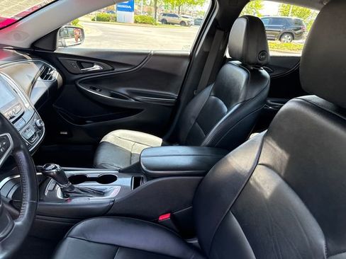 Used 2017 Chevrolet Malibu LT w/ Leather Package FWD image 13