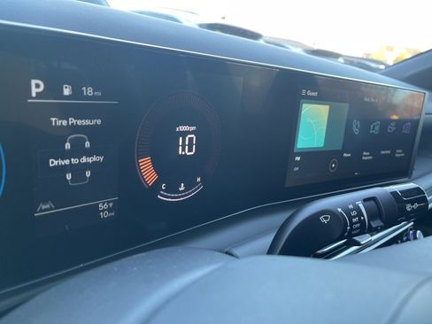 Used 2025 Hyundai Santa Cruz SE image 18