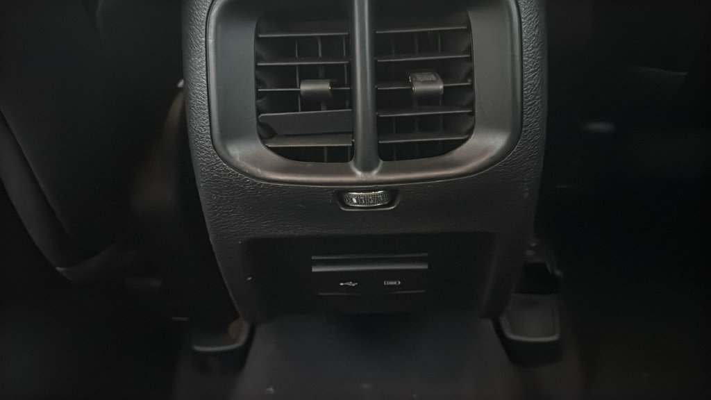 Used 2019 Jeep Cherokee Latitude Plus w/ Cold Weather Group AWD/4WD image 33