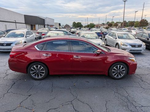 Used 2017 Nissan Altima 2.5 SV w/ Convenience Package FWD image 13