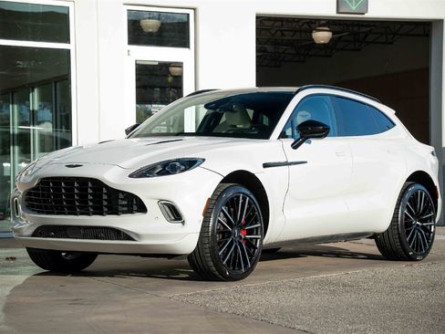 Used 2022 Aston Martin DBX image 8
