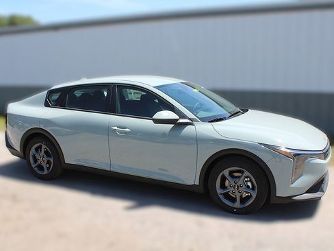 New 2026 Kia K4 LXS image 4