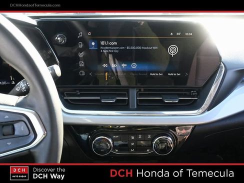 Used 2024 Chevrolet Trax LT w/ Sunroof Package image 12