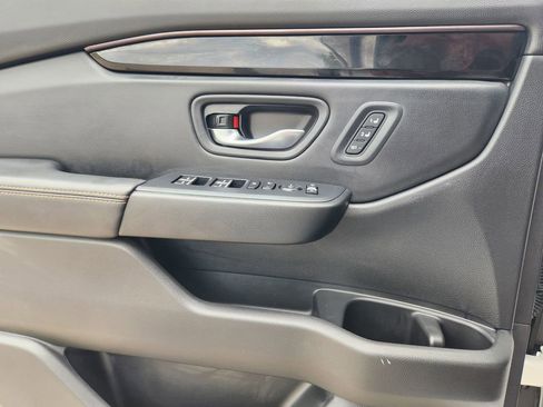 Used 2025 Honda Pilot TrailSport image 22