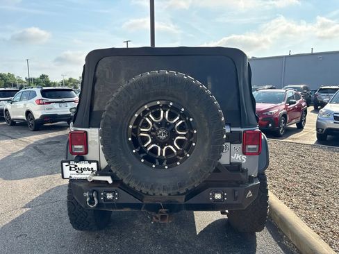 Used 2015 Jeep Wrangler Rubicon w/ Power Convenience Group AWD/4WD image 3