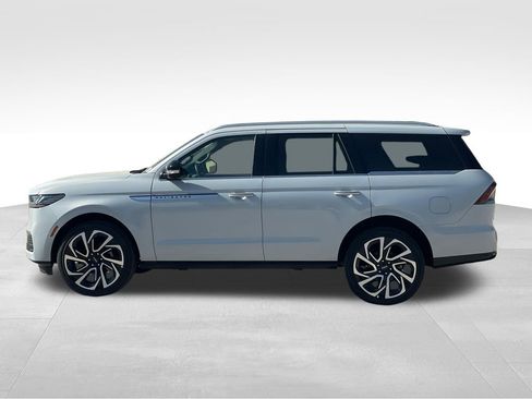 New 2026 Lincoln Navigator Reserve AWD/4WD image 2