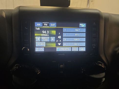 Used 2014 Jeep Wrangler Unlimited Sahara image 19