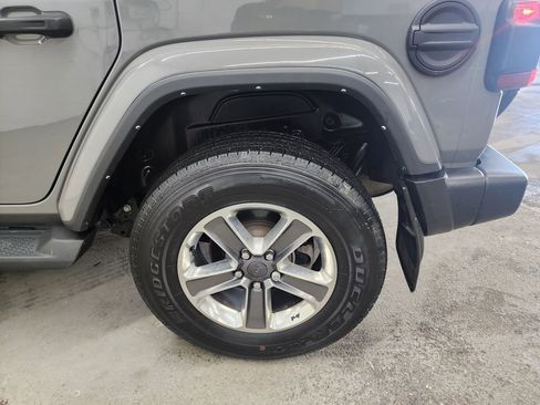 Used 2022 Jeep Wrangler Unlimited Sahara w/ Dual Top Group image 40