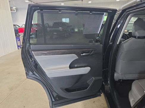 Used 2020 Toyota Highlander Platinum AWD/4WD image 29
