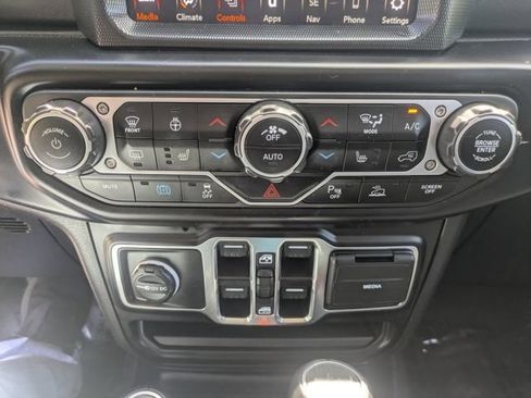 Used 2023 Jeep Wrangler Unlimited Sahara AWD/4WD image 27