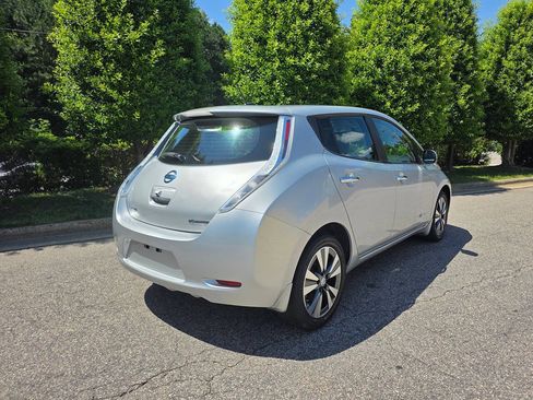 Used 2015 Nissan Leaf SL w/ Premium Package FWD image 5