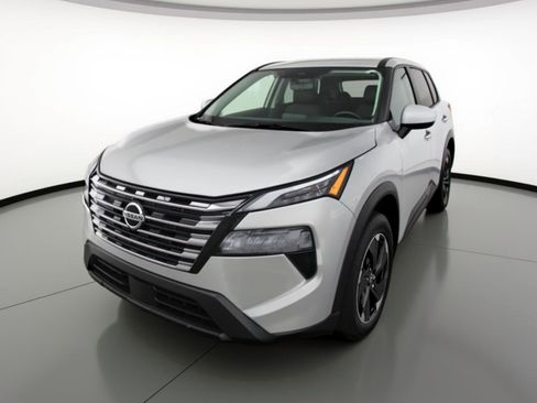 Used 2025 Nissan Rogue SV image 3