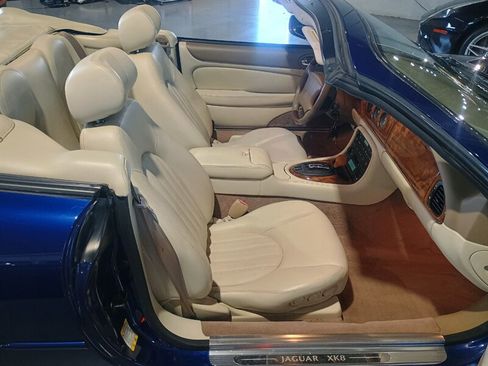 Used 2001 Jaguar XK8 Convertible image 26