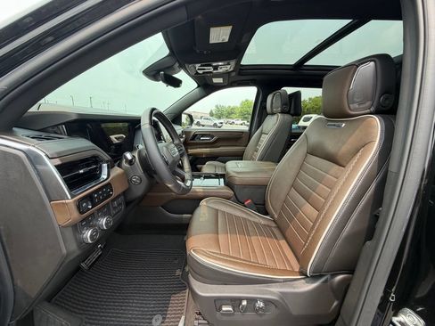 Used 2026 GMC Yukon Denali Ultimate AWD/4WD image 2