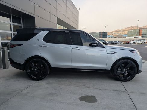 Certified 2024 Land Rover Discovery Dynamic SE image 5