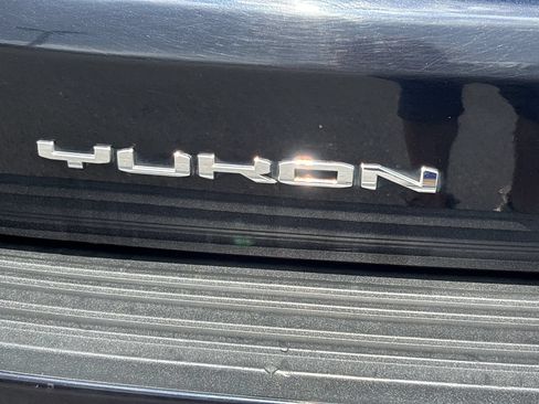 Used 2021 GMC Yukon SLT w/ SLT Luxury Package AWD/4WD image 28
