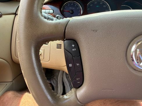Used 2006 Buick Lucerne CXS w/ Driver Confidence Package FWD image 17