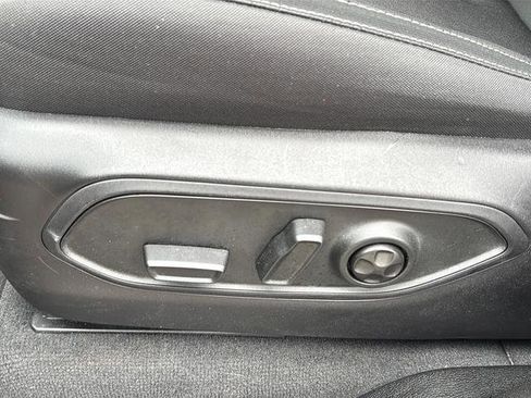 Used 2025 Jeep Grand Cherokee Laredo X w/ Luxury Tech Group I image 20