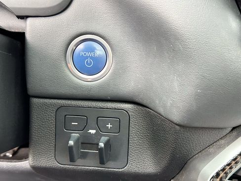 Used 2024 Toyota Sequoia Platinum AWD/4WD image 9